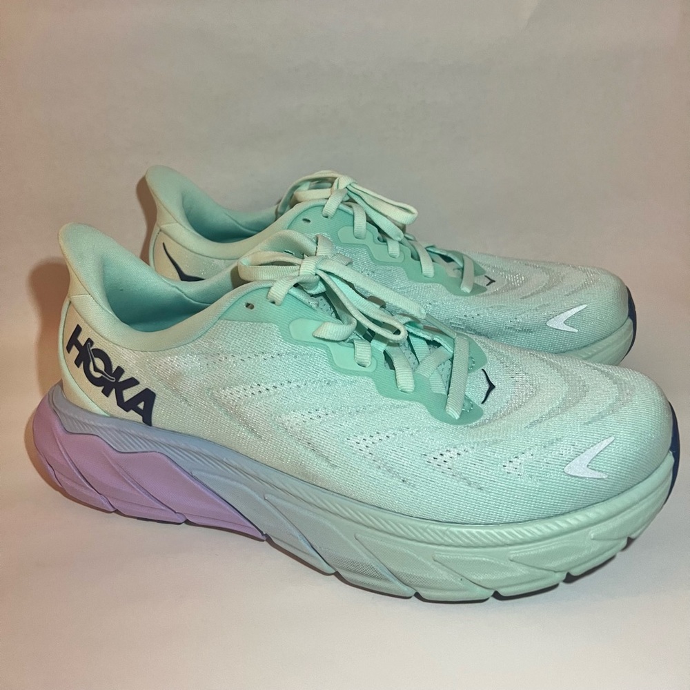 Hoka Arahi 6 women’s size 8